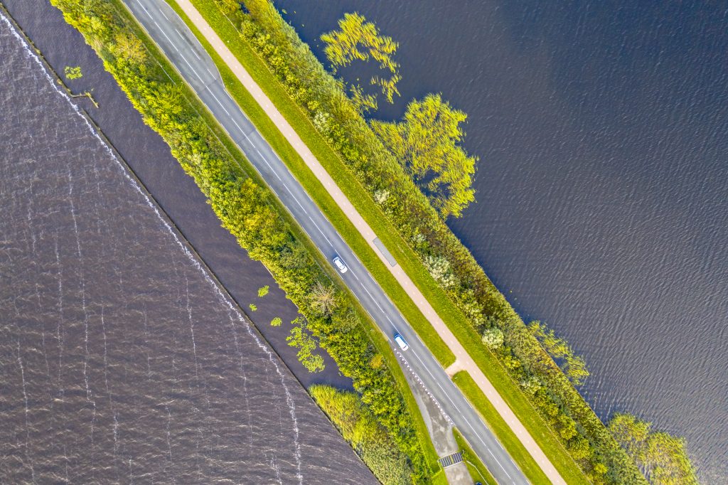 Weg door natuurgebied Weerribben Overijssel. Foto: iStock / CreativeNature_NL