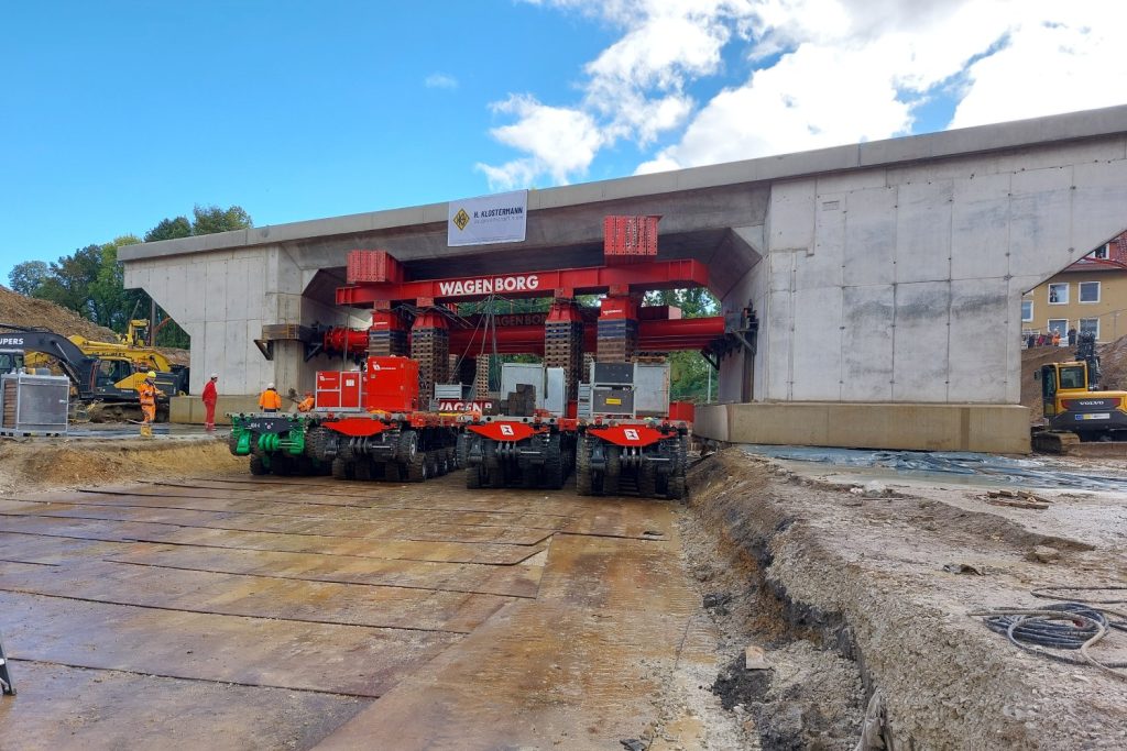 plaatsing betondek Salzgitter-Ringelheimer Brücke