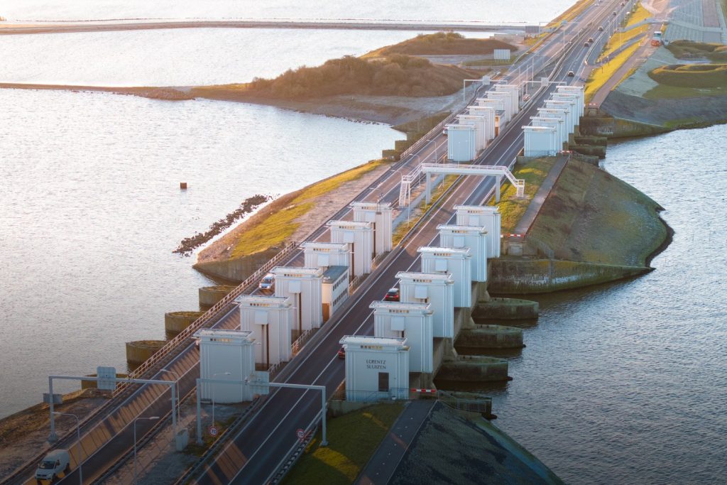 spuisluizen afsluitdijk