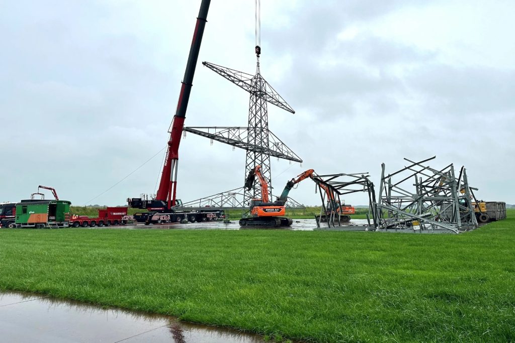 sloop hoogspanningsmasten tennet bam