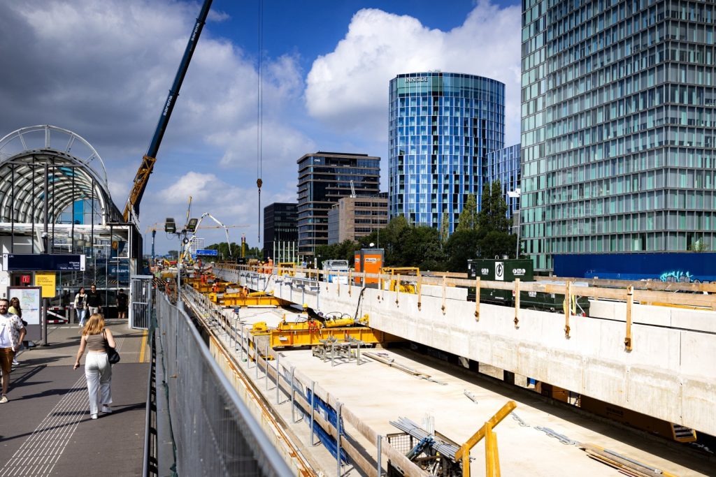 amsterdam zuid station inschuiven vijzels metrodek