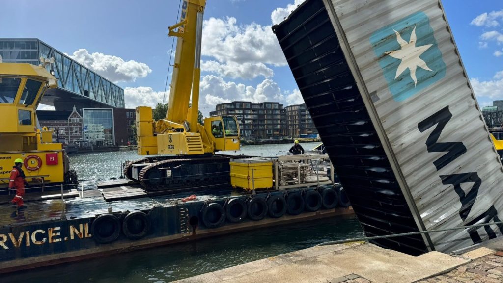 hebo containers willemsbrug aanvaring