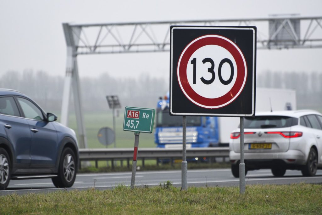 maximumsnelheid 130 kilometer per uur