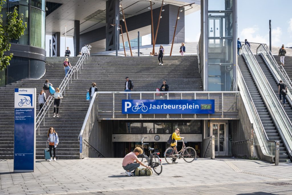 fietsenstalling utrecht dicht scheurtjes