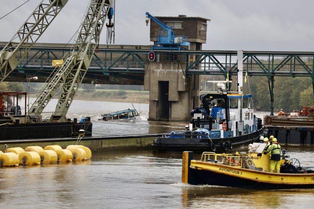 stuw borgharen berging vrachtschip